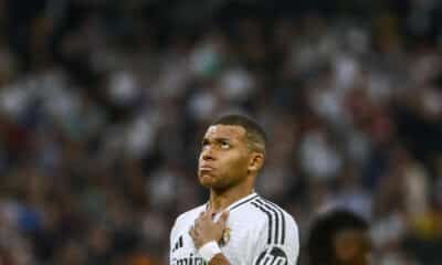 El delantero francés del Real Madrid Kylian Mbappé durante el partido de la jornada 13 de LaLiga entre Real Madrid y Osasuna, en el estadio Santiago Bernabéu en Madrid.-EFE/ Daniel González