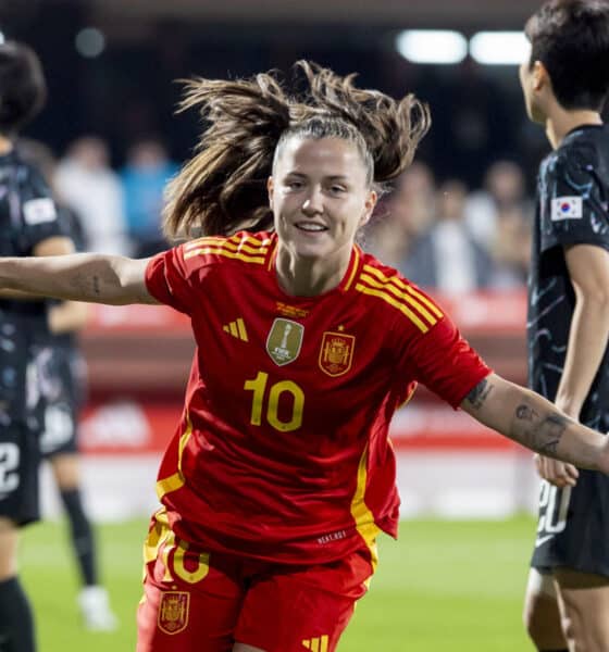 Claudia Pina celebra el primer gol. EFE/Marcial Guillén