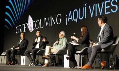 El CEO de Privee Group, Juan Pablo Valencia (i), el alcalde de Sabaneta, Alder Cruz (2i), la periodista Jessica De la Peña (2d) y el exsenador Jose Obdulio Gaviria (c), participan durante el lanzamiento del Green Coliving en Sabaneta (Colombia). EFE/Juan Diego López