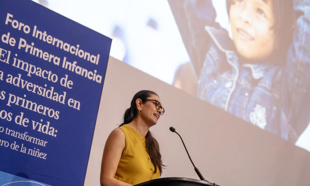 La directora de Incidencia Política y Temas Globales de Save The Children México, Nancy Ramírez, habla durante el Foro Internacional de Primera Infancia, este jueves en Monterrey (México). EFE/ Miguel Sierra