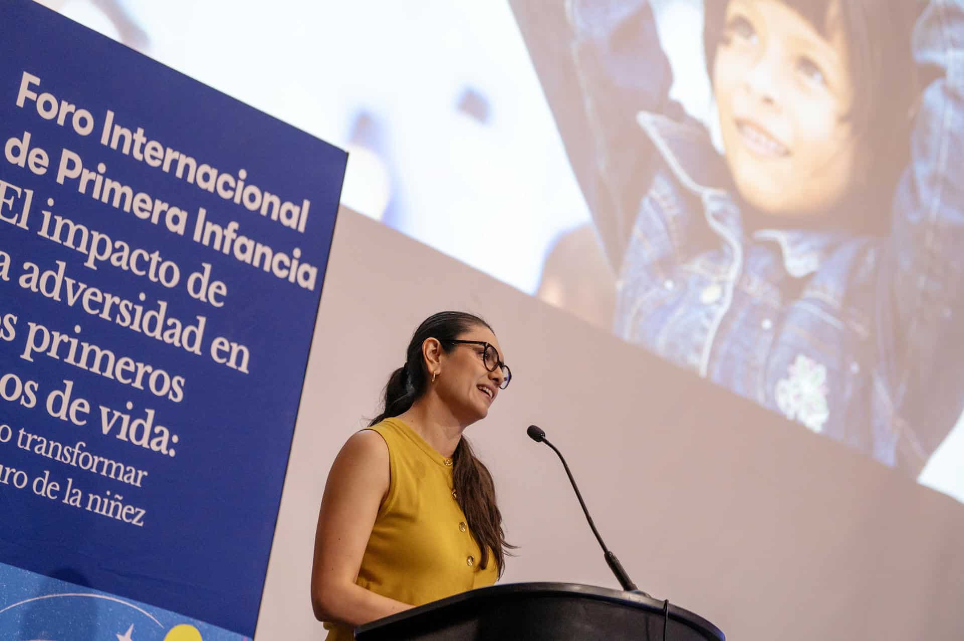 La directora de Incidencia Política y Temas Globales de Save The Children México, Nancy Ramírez, habla durante el Foro Internacional de Primera Infancia, este jueves en Monterrey (México). EFE/ Miguel Sierra