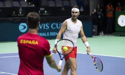 Rafa Nadal, durante un entrenamiento el sábado del equipo español de Copa Davis en el pabellón José María Martín Carpena de Málaga. EFE/ Carlos Díaz