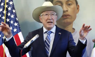 El embajador de Estados Unidos en México, Ken Salazar, habla durante una conferencia de prensa este miércoles, en Ciudad de México (México). EFE/ Mario Guzmán