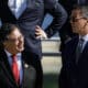 El presidente de Colombia, Gustavo Petro (i), y el presidente de Paraguay, Santiago Peña, se preparan para posar en la foto oficial después de la apertura de la Cumbre del G20 que comenzó este 18 de noviembre de 2024 en Río de Janeiro (Brasil). EFE/ Antonio Lacerda