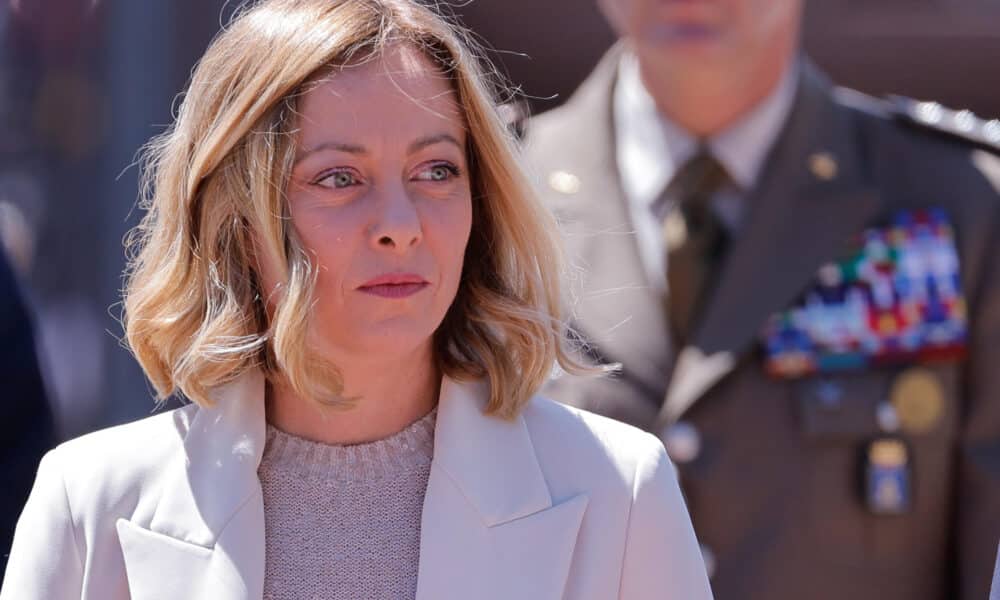 La primera ministra italiana, Giorgia Meloni, reacciona durante su llegada a una ceremonia para entregar una ofrenda en el monumento al General San Martín este miércoles en Buenos Aires (Argentina). EFE/Juan Ignacio Roncoroni