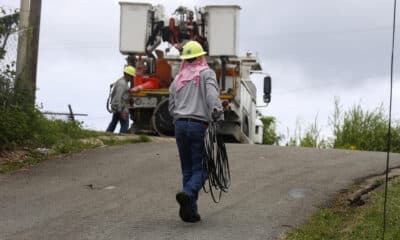 Según detalla el más reciente informe de evaluación de métricas de confiabilidad del NEPR, el SAIDI de julio de 2023 a junio de 2024 aumentó a 1.432 los minutos anuales de interrupción, un 18 % más que los 1.218 minutos reportados en el año fiscal anterior y superior a la métrica histórica de 1.243 minutos. Archivo. EFE/Thais Llorca