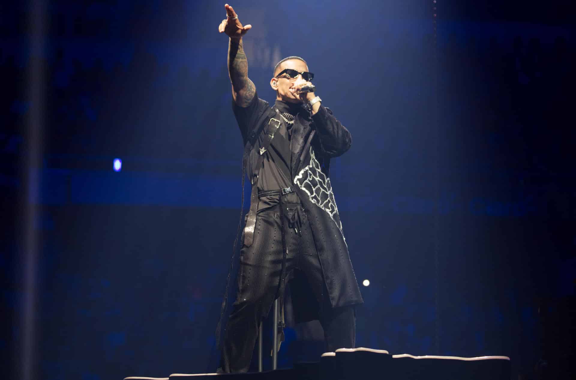 Imagen de archivo de Daddy Yankee mientras se presenta hoy en su concierto "La Meta" en el Coliseo Jose Miguel Agrelot en San Juan (Puerto Rico). EFE/Thais Llorca