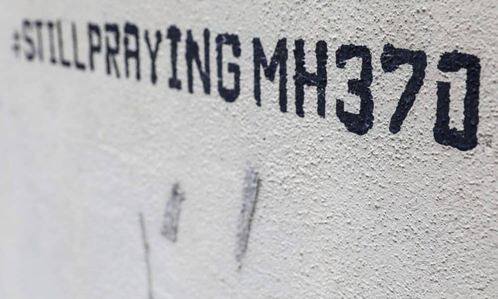 Fotografía de archivo de un mural por la desaparición del avión malasio MH370. 
EFE/EPA/FAZRY ISMAIL