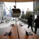 Fotografía de archivo de una tienda de Apple en Bangkok. EFE/EPA/RUNGROJ YONGRIT