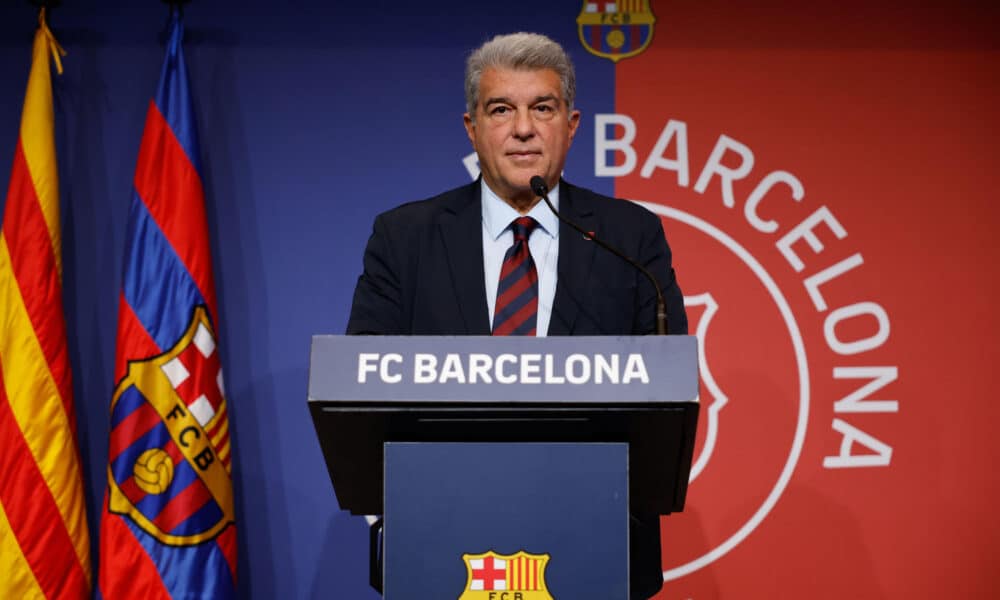 El presidente del FC Barcelona, Joan Laporta durante el discurso previo a la comida de Navidad del equipo para los medios de comunicación en Barcelona, el 17 de diciembre. EFE/ Alberto Estevez