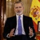 Felipe VI en su tradicional mensaje de Navidad, grabado en el Salón de Columnas del Palacio Real  y al que ha dado comienzo hablando sobre la tragedia de la dana. El monarca ha pedido esta noche que la contienda política, legítima pero en ocasiones "atronadora", no impida escuchar la "clamorosa" demanda de serenidad que existe y ha asegurado que la discordia no puede convertirse en un "constante ruido de fondo" que impida escuchar el auténtico pulso de la ciudadanía. EFE/ Ballesteros   POOL