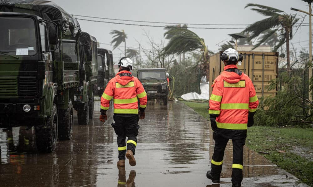 Las autoridades francesas prosiguen las labores de rescate en el archipiélago de Mayotte, en el Índico, que resultó devastado el sábado por el ciclón Chido, con vientos de hasta 220 kilómetros por hora, y que puede haber provocado miles de muertos, según el delegado del Gobierno, François-Xavier Bieuville. EFE/Gendarmerie Nationale  - SOLO USO EDITORIAL/SOLO DISPONIBLE PARA ILUSTRAR LA NOTICIA QUE ACOMPAÑA (CRÉDITO OBLIGATORIO) -