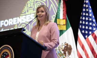 La directora de la Oficina de Asuntos Antinarcóticos y Aplicación de la Ley de la Embajada de Estados Unidos en México, Katie Stana, habla en el foro 'Intercambio de químicos forenses y fiscales en drogas sintética' este miércoles, en Ciudad de México (México). EFE/ José Méndez