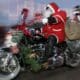 Fotografía de archivo de un hombre vestido de Santa Claus que conduce una moto. EFE/Georgios Kefalas.