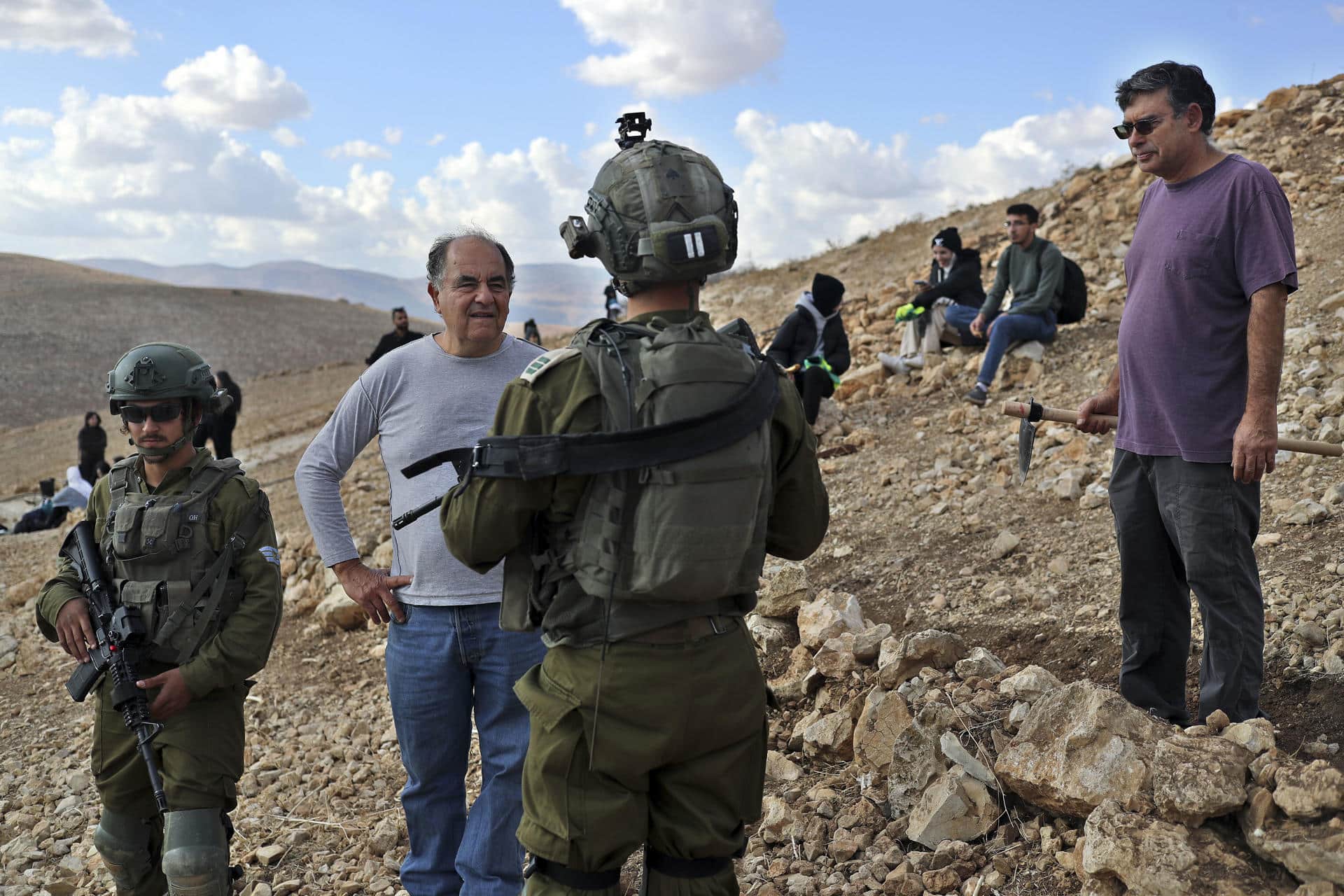 Soldados israelíes desplegados en el noreste de Cisjordania en una imagen reciente. EFE/Alejandro Ernesto