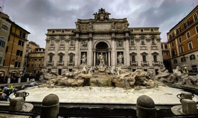 La Fontana di Trevi sin andamios que se habían erigido para llevar a cabo restauraciones en Roma, Italia, 19 de diciembre de 2024. La Fontana di Trevi del siglo XVIII fue limpiada antes del Jubileo Santo del Vaticano de 2025. (Italia, Roma) EFE/EPA/LUCIANO DEL CASTILLO