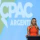 La vicepresidenta del comité republicano, Lara Trump, da un discurso durante la Conferencia de Acción Política Conservadora (CPAC) este miércoles, en Buenos Aires (Argentina). EFE/ Juan Ignacio Roncoroni