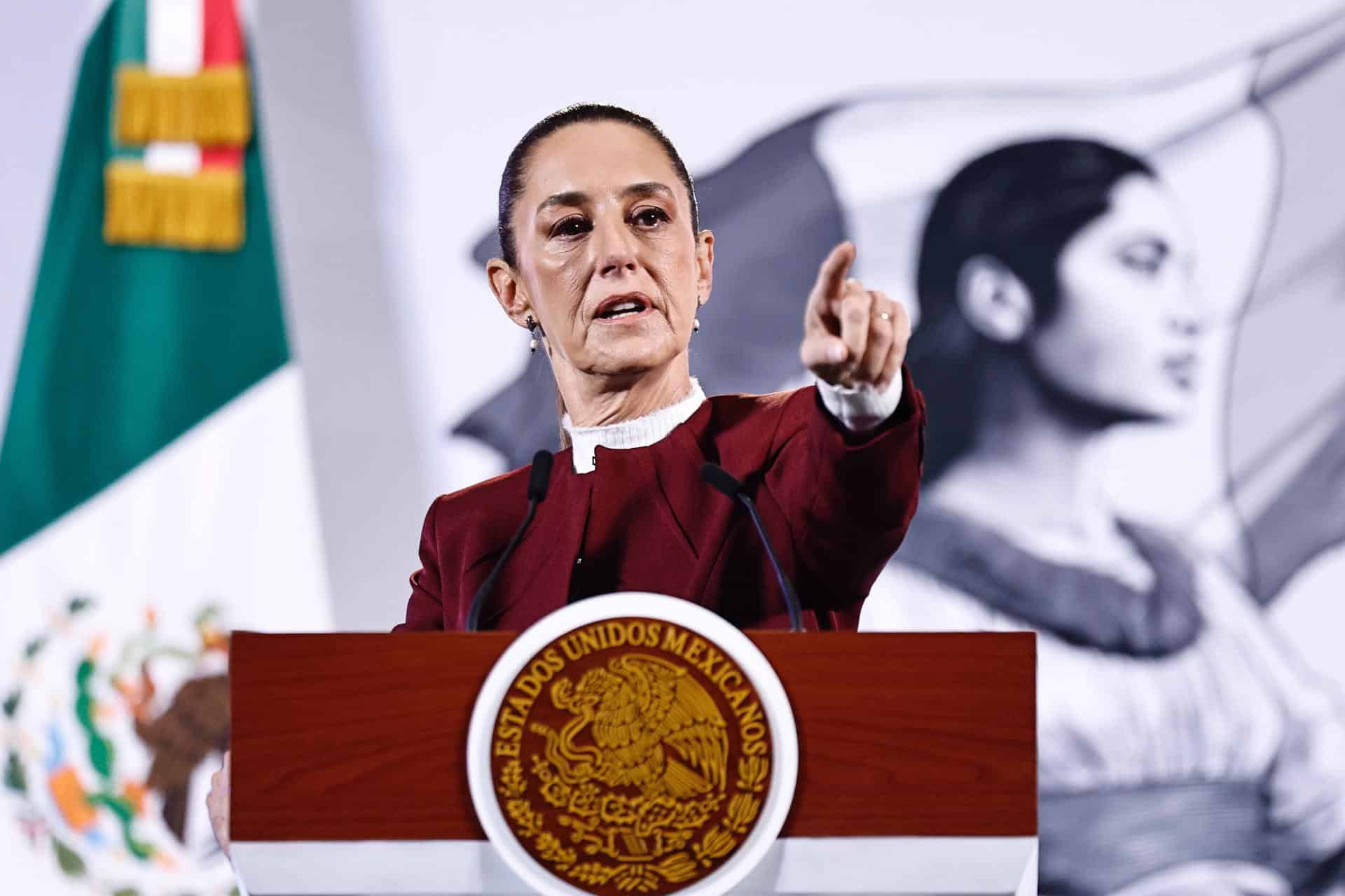 La presidenta de México, Claudia Sheinbaum, reacciona durante una rueda de prensa este miércoles, en Palacio Nacional en Ciudad de México (México). EFE/Sáshenka Gutiérrez