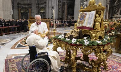 CIUDAD DEL VATICANO, 31/12/2024.- El papa Francisco en la última misa del año celebrada este martes en la basílica de San Pedro del Vaticano.  EFE/ Dicastero Vaticano/Francesco Sforza /SOLO USO EDITORIAL/SOLO DISPONIBLE PARA ILUSTRAR LA NOTICIA QUE ACOMPAÑA (CRÉDITO OBLIGATORIO)