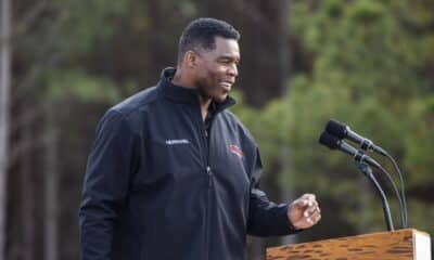 Fotografía de archivo de Herschel Walker, una antigua estrella de fútbol americano que en 2022 perdió las elecciones a senador de Georgia por el Partido Republicano. EFE/JIM LO SCALZO