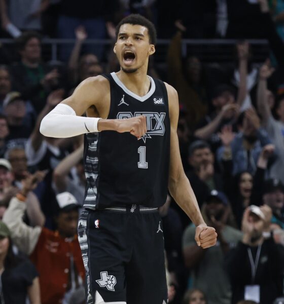 Fotografía de archivo, tomada el pasado 17 de marzo, en la que se registró a Victor Wembanyama, pívot estrella francés de los Spurs de San Antonio, durante un partido de la NBA contra los Nets de Brooklyn, en Austin (Texas, EE.UU.). EFEAdam Davis