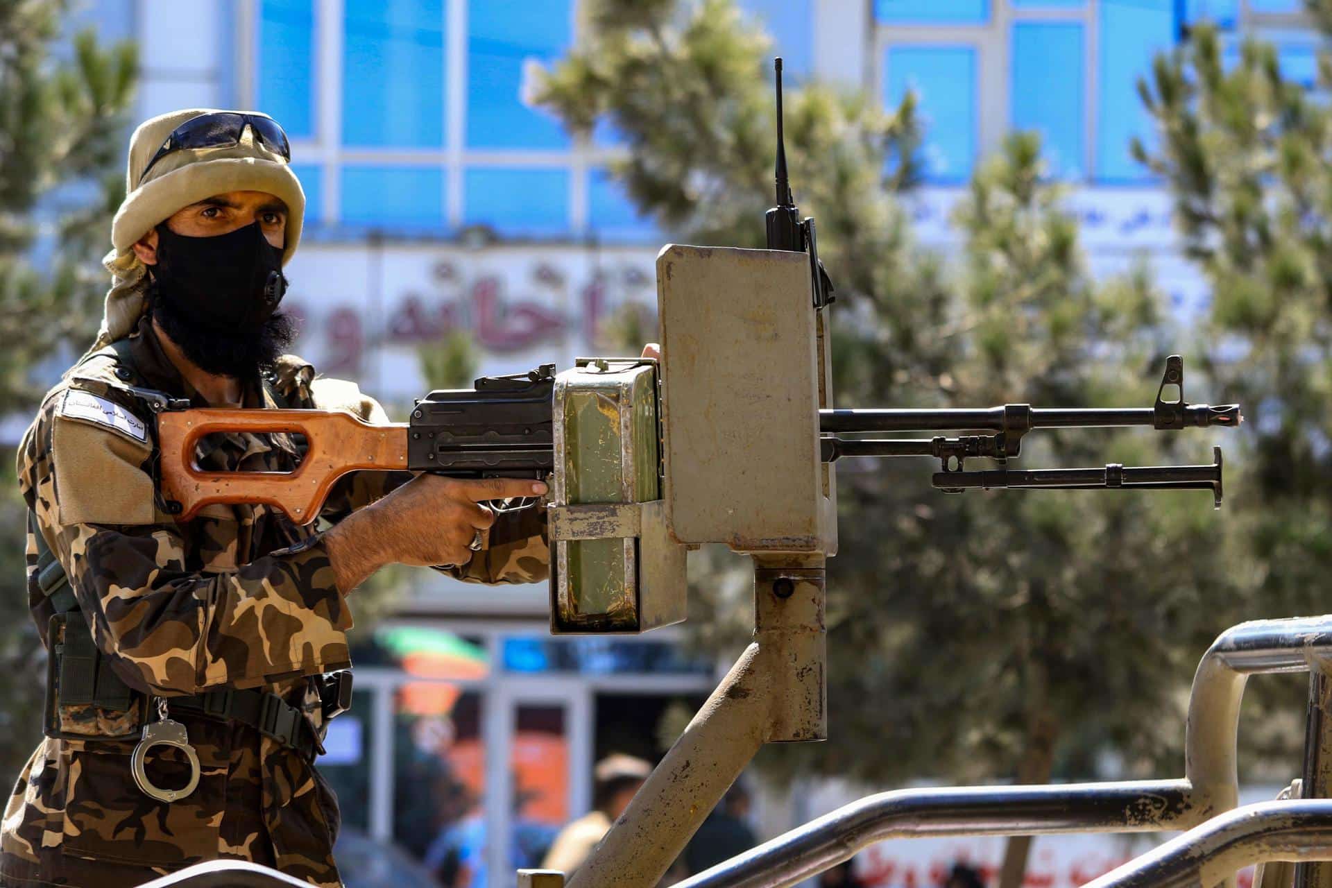 Imagen de un soldado taliban en las calles de Kabul. EFE/EPA/STRINGER