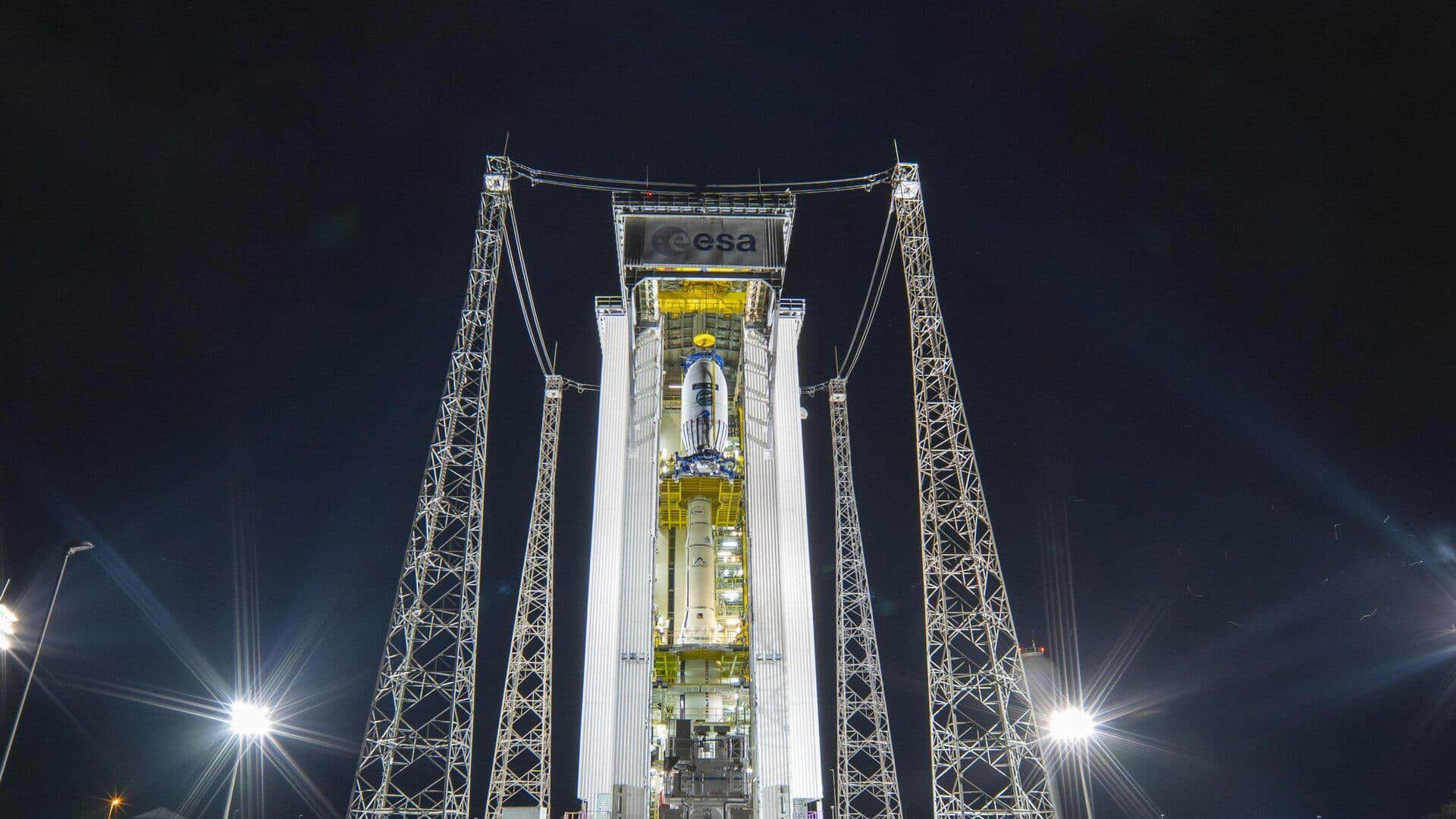 Imagen del cohete Vega-C de la Agencia Espacial Europea en la plataforma de lanzamiento del Puerto Espacial Europeo de la Guayana Francesa, listo para su despegue. Foto: ESA-Manuel Pedoussau