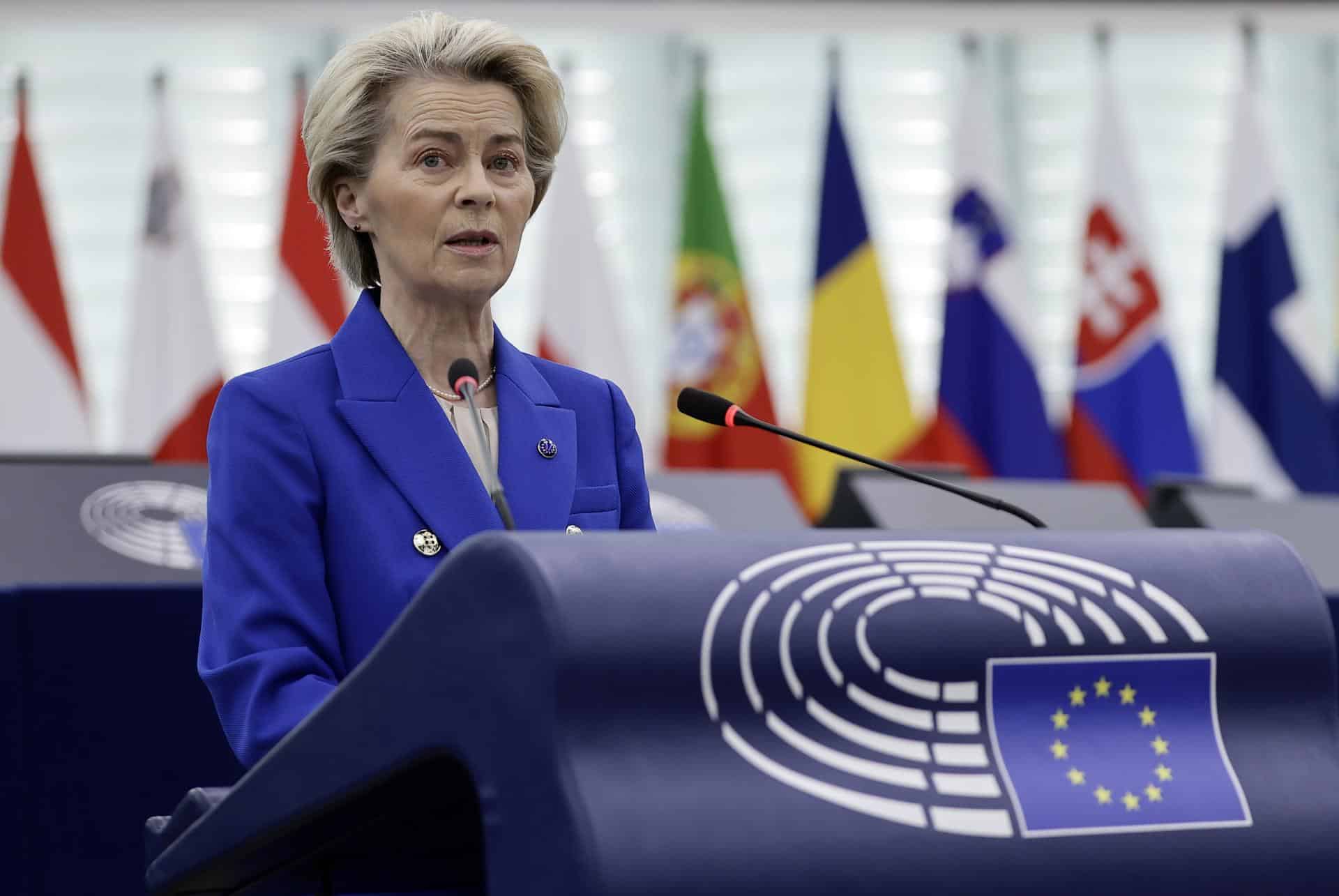 La presidenta de la Comisión Europea, Ursula von der Leyen, habla durante un debate sobre la preparación para la reunión del Consejo Europeo, en el Parlamento Europeo en Estrasburgo, Francia, 18 de diciembre de 2024. La sesión del Parlamento Europeo se llevará a cabo del 16 al 19 de diciembre de 2024. (Francia, Estrasburgo) 
EFE/EPA/RONALD WITTEK