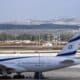 Foto de archivo de un avión de la aerolínea El Al en el aeropuerto Ben Gurion, a 15 kilómetros al sureste de Tel Aviv. EFE/Jim Hollander