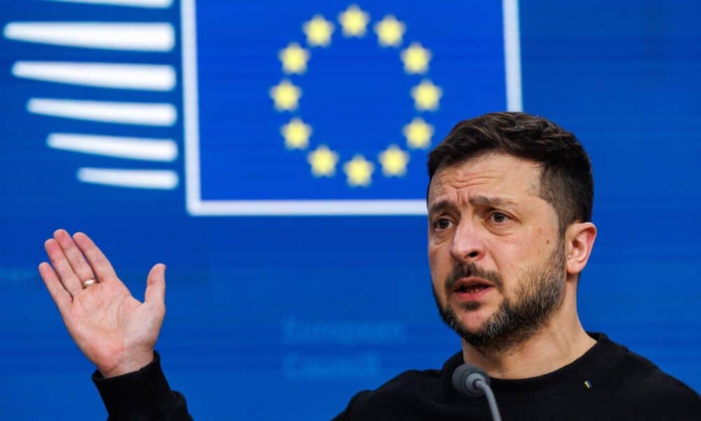 El presidente ucraniano Volodymyr Zelensky habla durante una conferencia de prensa en la Cumbre de la UE en Bruselas, Bélgica, el 19 de diciembre de 2024. Los líderes de la UE se reúnen en Bruselas para discutir sobre Ucrania, la UE en el mundo, el Medio Oriente, la resiliencia y la preparación, la migración y cuestiones de política exterior. (Zelenski, Bélgica, Ucrania, Bruselas) EFE/EPA/OLIVIER MATTHYS