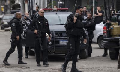 Fotografía de archivo de las fuerzas de seguridad brasileñas patrullando las favelas. EFE/ Antonio Lacerda