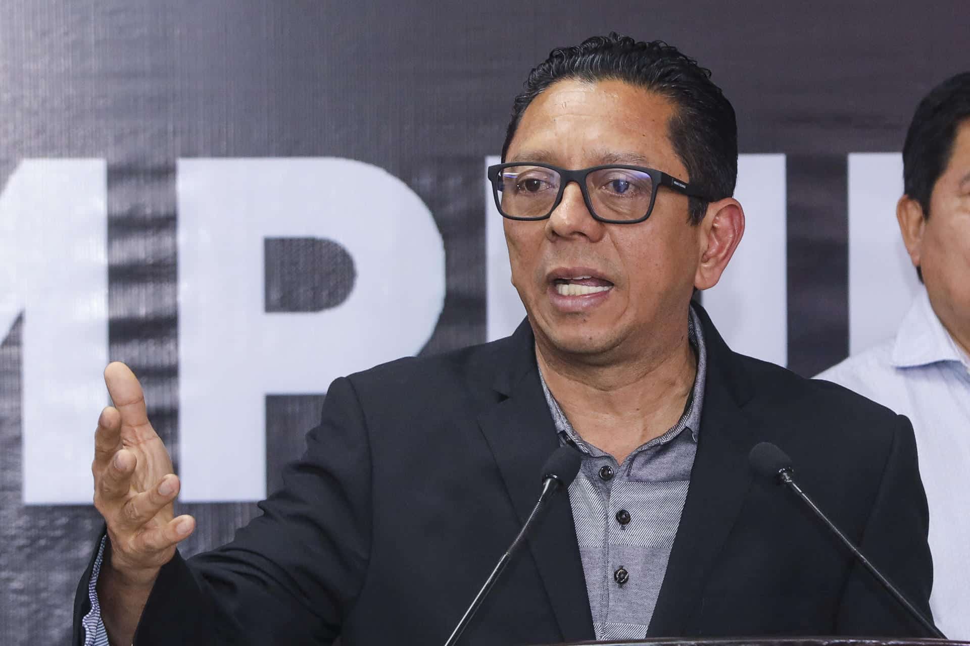 Fotografía fechada el 19 de diciembre de 2024 del fiscal Jorge Luis Llaven, durante su participación en una rueda de prensa en la ciudad de Tuxtla Gutiérrez (México). EFE/ Carlos López