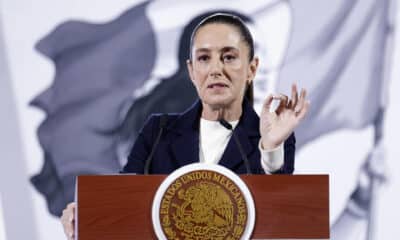 La presidenta de México, Claudia Sheinbaum habla durante una rueda de prensa este lunes, en Palacio Nacional de la Ciudad de México (México). EFE/Sáshenka Gutiérrez