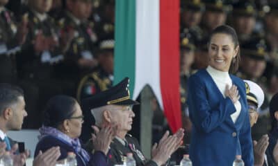 Fotografía de archivo del 3 de octubre de 2024, de la presidenta de México, Claudia Sheinbaum, durante una acto protocolario con las Fuerzas Armadas y Guardia Nacional, en la Ciudad de México (México). EFE/ Isaac Esquivel