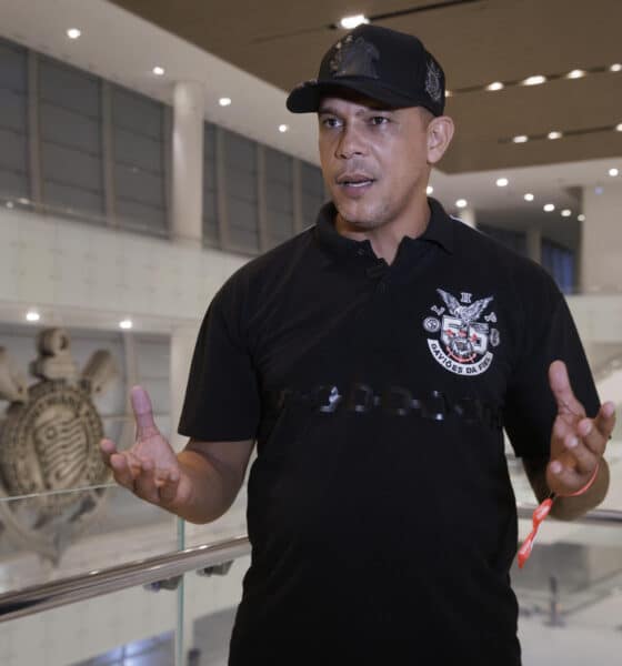 Alexandre Domênico Pereira, presidente de Gaviões da Fiel, la mayor barra brava del club brasileño de fútbol Corinthians, fue registrado el pasado 19 de diciembre, durante una entrevista con EFE, en el estadio NeoQuimica Arena de São Paulo (Brasil). EFE/Isaac Fontana