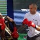 El presidente de la Asociación Internacional de Boxeo (IBA), Umar Kremlev (d), durante una clase magistral de boxeo el pasado mes de agosto en La Habana. EFE/ Ernesto Mastrascusa/archivo