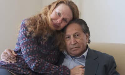 Fotografía de archivo en donde se ve al expresidente peruano Alejandro Toledo junto a su esposa, Eliane Karp, durante una entrevista con Efe. EFE/ Guillermo Azábal