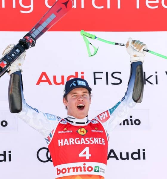 El noruego Fredrik Moeller celebra su primera victoria en la Copa del Mundo de esquí alpino al ganar el Super G de Bormio (Italia) EFE/EPA/SOLERO/BISI