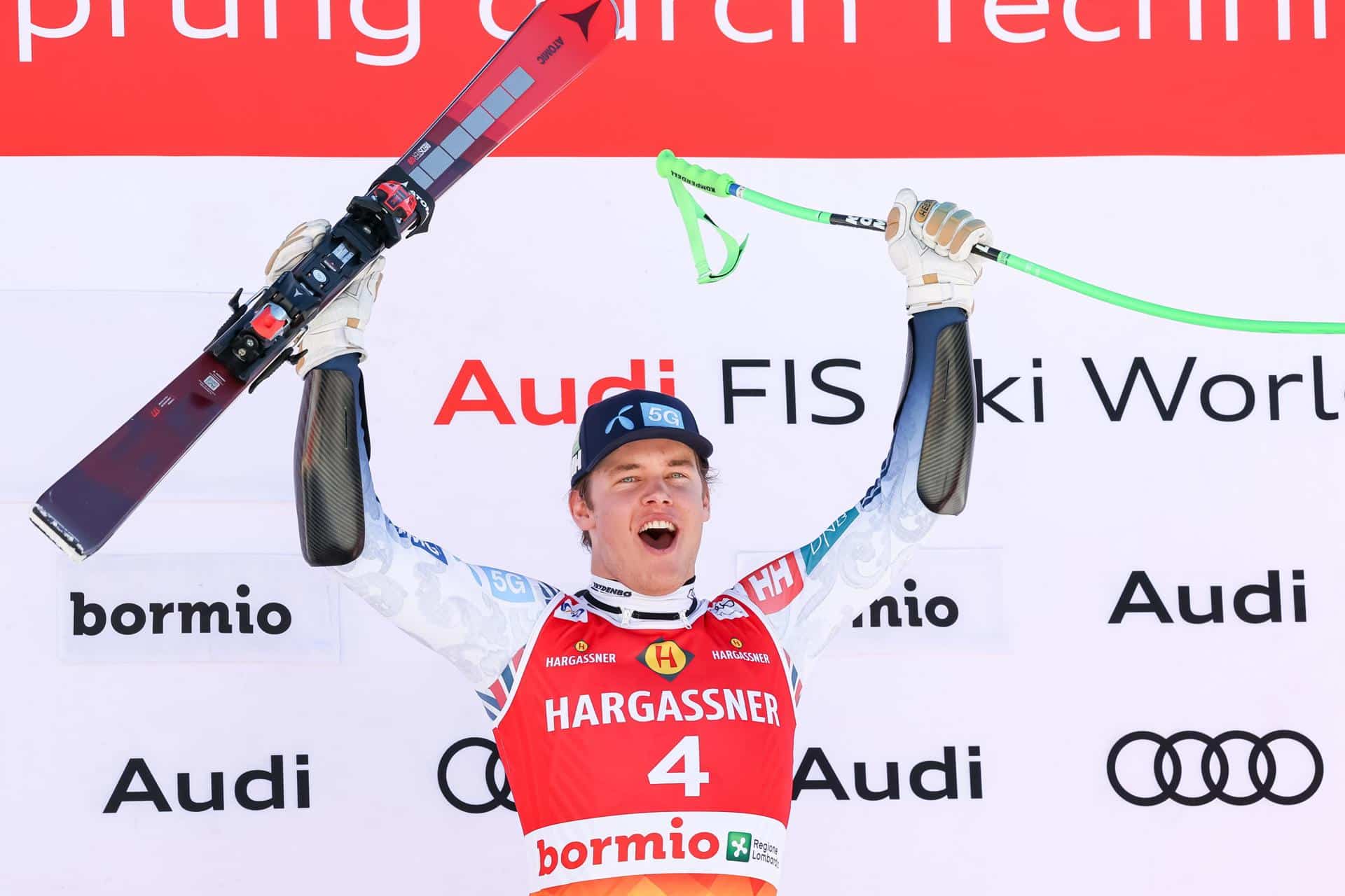 El noruego Fredrik Moeller celebra su primera victoria en la Copa del Mundo de esquí alpino al ganar el Super G de Bormio (Italia) EFE/EPA/SOLERO/BISI