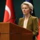 La presidenta de la Comisión Europea, Ursula Von der Leyen, em una conferencia de prensa en el Palacio Presidencial en Ankara, el 17 de diciembre de 2024. EFE/EPA/NECATI SAVAS