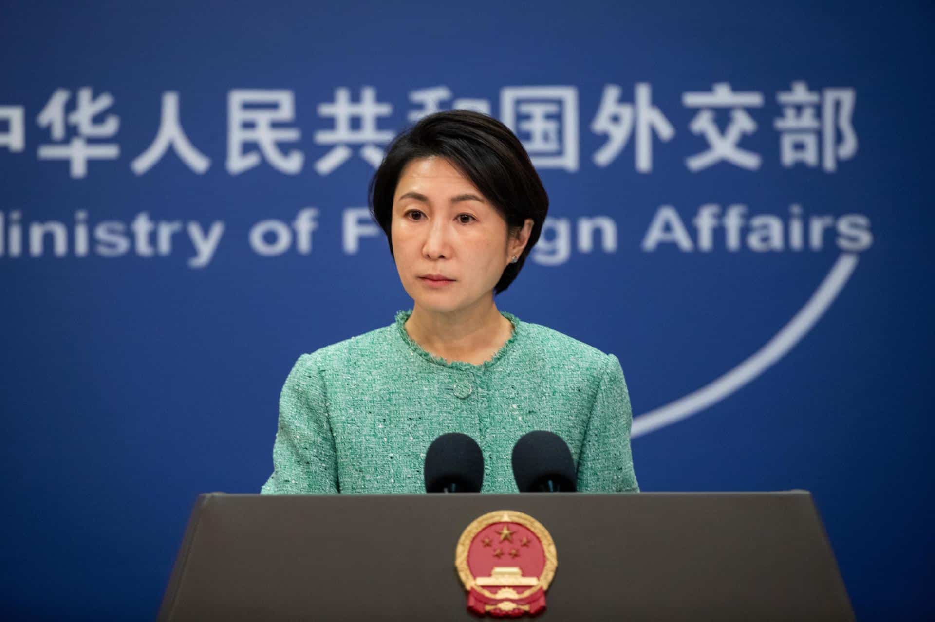 La portavoz de la Cancillería china Mao Ningl durante una conferencia de prensa en el ministerio en Pekín, el 23 de diciembre de 2024. EFE/EPA/JESSICA LEE