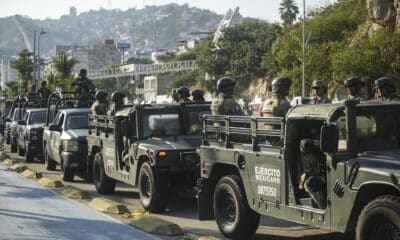 Elementos del Ejército Mexicano participan en un acto protocolario este lunes en el balneario de Acapulco, en Guerrero (México). EFE/ David Guzmán