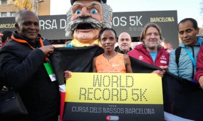 La keniana Beatrice Chebet, doble campeona olímpica de 5.000 y 10.000 metros en los Juegos de París 2024, ha logrado bajar en diecinueve segundos el récord del mundo de 5km en ruta que ella misma ostentaba para dejarlo este martes en 13:54 y proclamarse de nuevo ganadora de la Cursa del Nassos. EFE/ Enric Fontcuberta