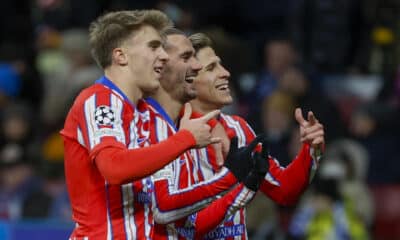 Pablo Barrios, Griezmann y Giuliano celebran un gol en una foto de archivo. EFE / Juanjo Martín.