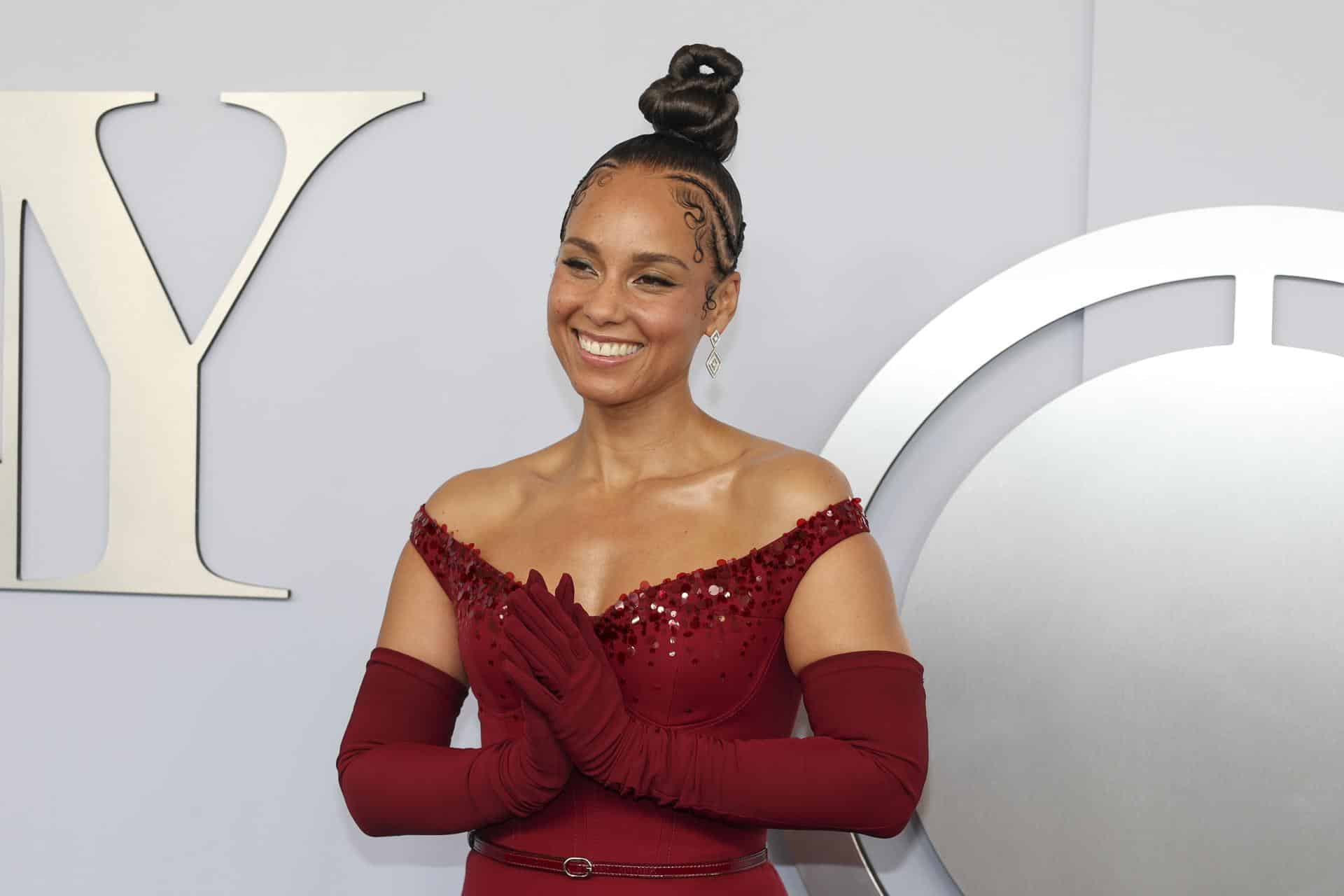 Fotografía de archivo de la cantante y compositora estadounidense, Alicia Keys. EFE/EPA/SARAH YENESEL