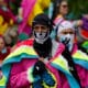 Una persona disfrazada participa en el tradicional Festival de Las Máscaras de Hatillo este sábado, en Hatillo (Puerto Rico). EFE/ Thais Llorca