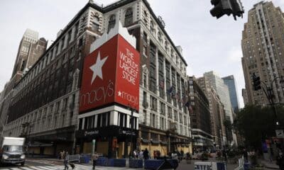 Fotografía de archivo en donde se ve una esquina de la calle Herald Square en Nueva York. EFE/JASON SZENES