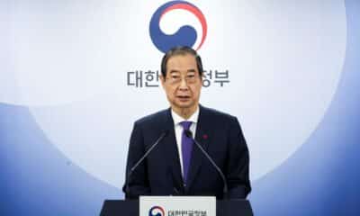 El presidente interino de Corea del Sur, Han Duck-soo, lee una declaración a la nación en el Complejo Gubernamental de Seúl, el 26 de diciembre de 2024. EFE/EPA/YONHAP SOUTH KOREA OUT