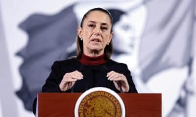 La presidenta de México, Claudia Sheinbaum, habla durante una rueda de prensa este lunes, en el Palacio Nacional de la Ciudad de México (México). EFE/ Sáshenka Gutiérrez