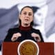 La presidenta de México, Claudia Sheinbaum, habla durante una rueda de prensa este lunes, en el Palacio Nacional de la Ciudad de México (México). EFE/ Sáshenka Gutiérrez